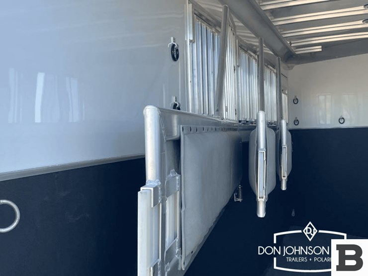 2024-featherlite-9400-74pt-4-h-horse-trailer-image-16