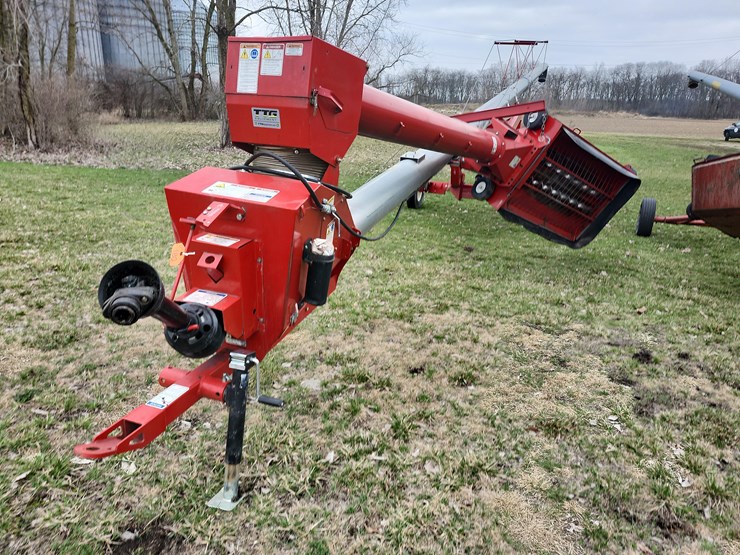 tag-#180,-10"x63'-hutchinson-swing-away-auger-image-1