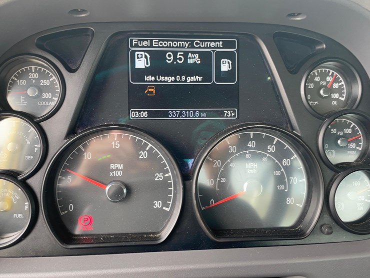 2017-peterbilt-579-image-22