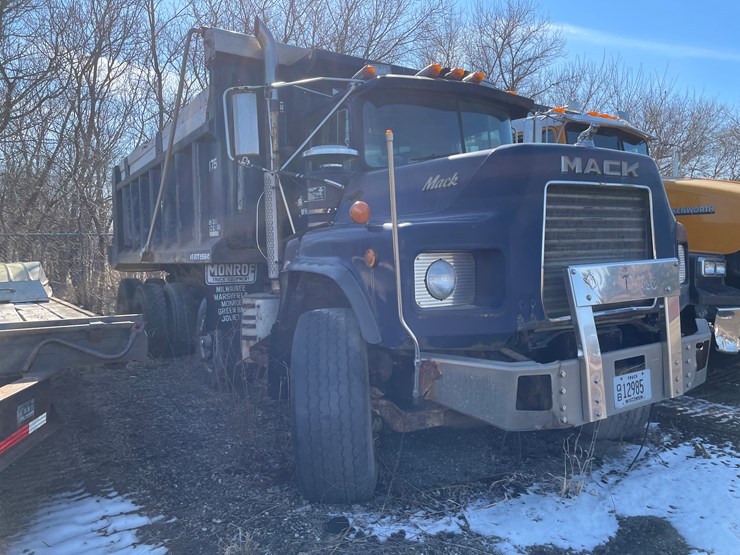 1993-mack-dm690s-image-3