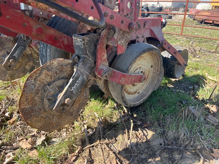 #5081-•-6-row-900-cyclo-air-planter-image-12