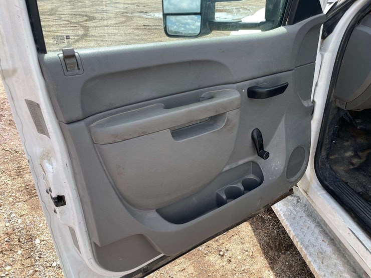 2010-chevrolet-silverado-3500-image-14