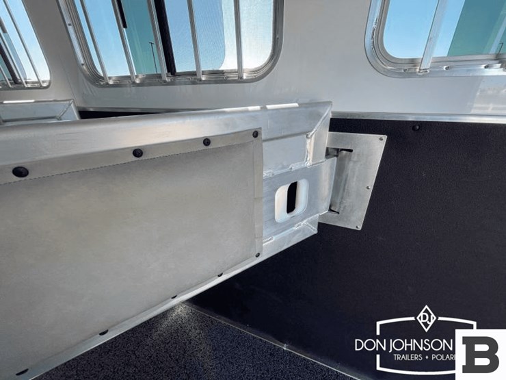 2024-featherlite-9400-74pt-4-h-horse-trailer-image-20