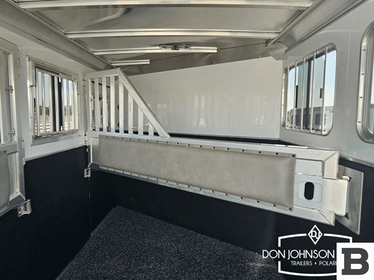 2024-featherlite-9400-73pt-3-h-horse-trailer-image-11