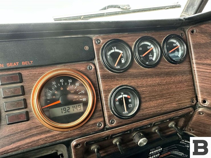 1999-freightliner-fld120-image-92