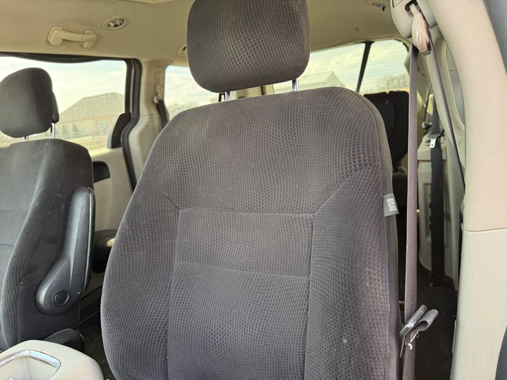 2014-dodge-grand-caravan-image-29