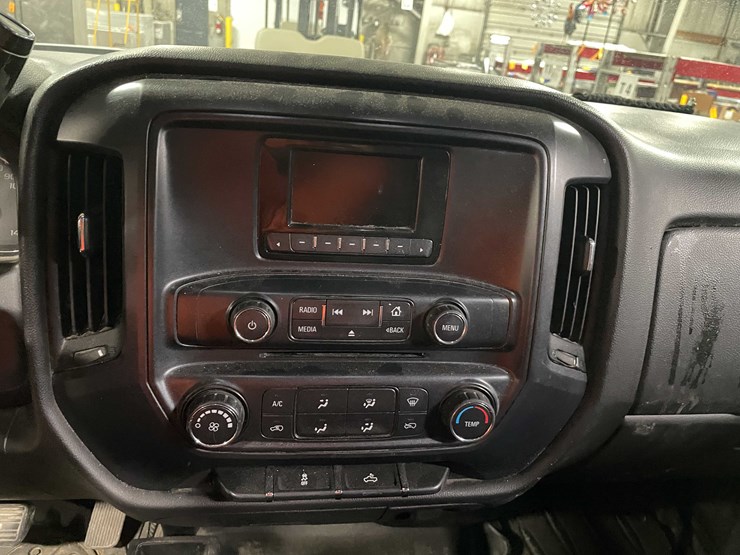 2015-chevrolet-silverado-2500hd-image-13