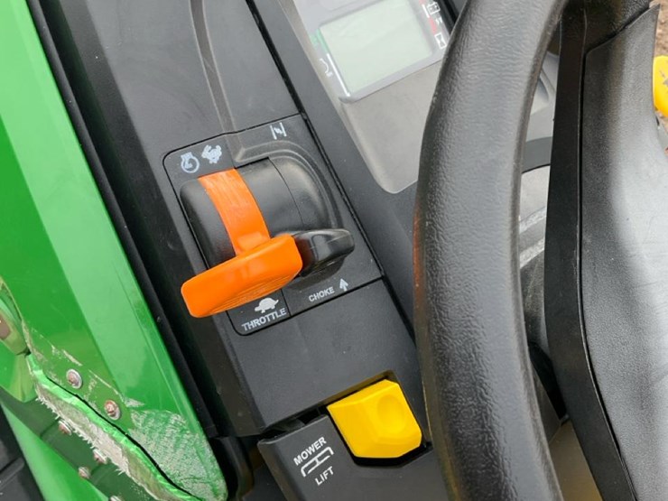 john-deere-x390-image-17