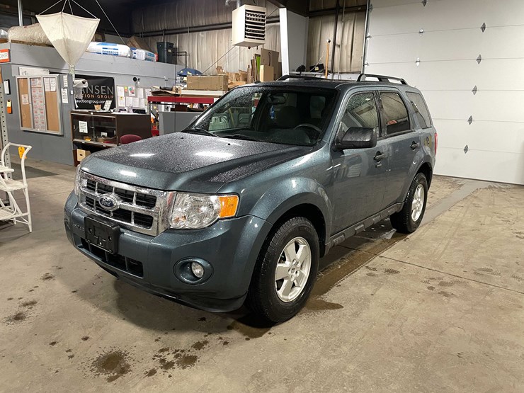 2011-ford-escape-image-1