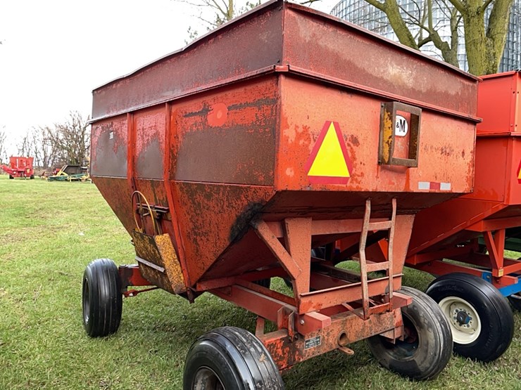 tag-#109,-200-bu-hopper-wagon-image-9