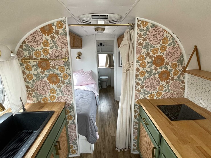 #1435-•-1978-airstream-land-yacht-31'---fully-remodeled,-road-ready-(has-wi-title)-(of)-image-6