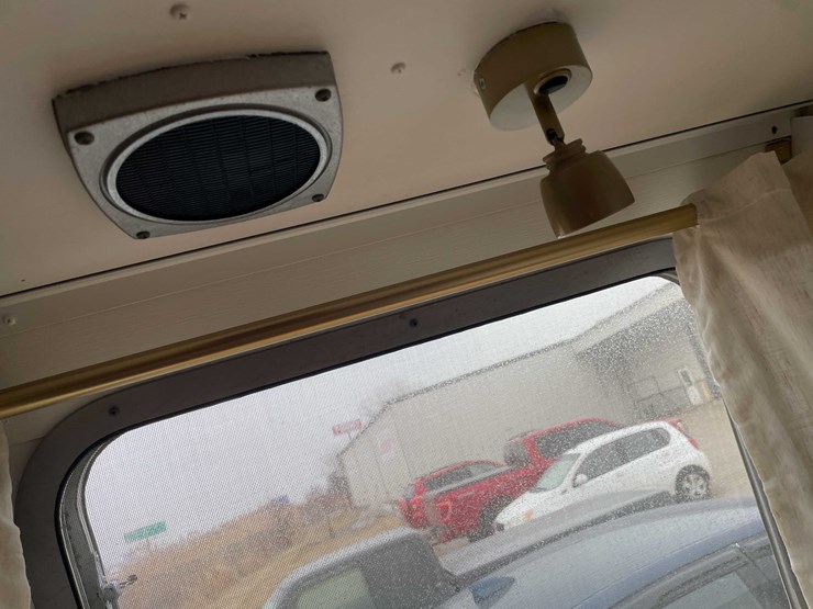 #1435-•-1978-airstream-land-yacht-31'---fully-remodeled,-road-ready-(has-wi-title)-(of)-image-56