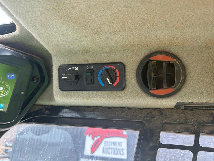 2022-bobcat-t76-image-27