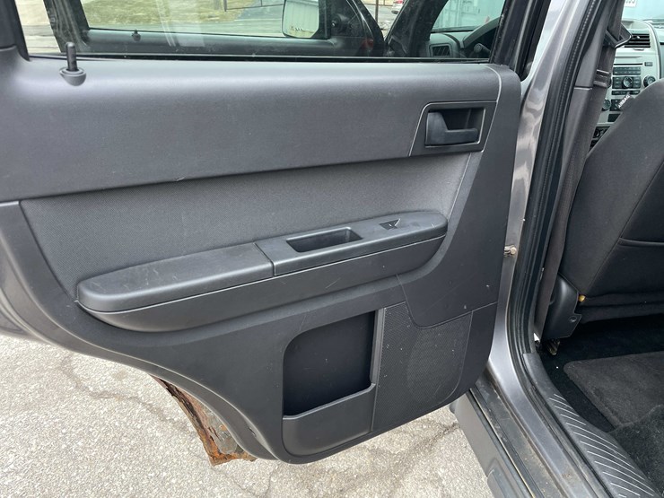 2011-ford-escape-image-58