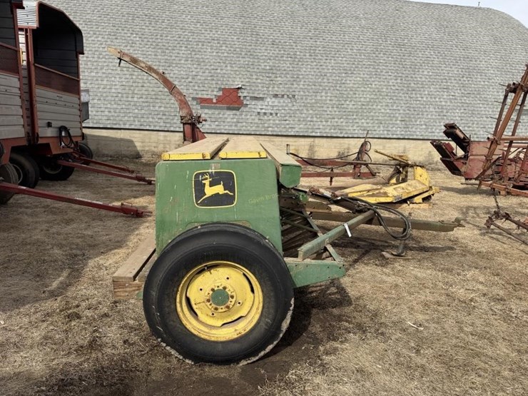 john-deere-300-image-3