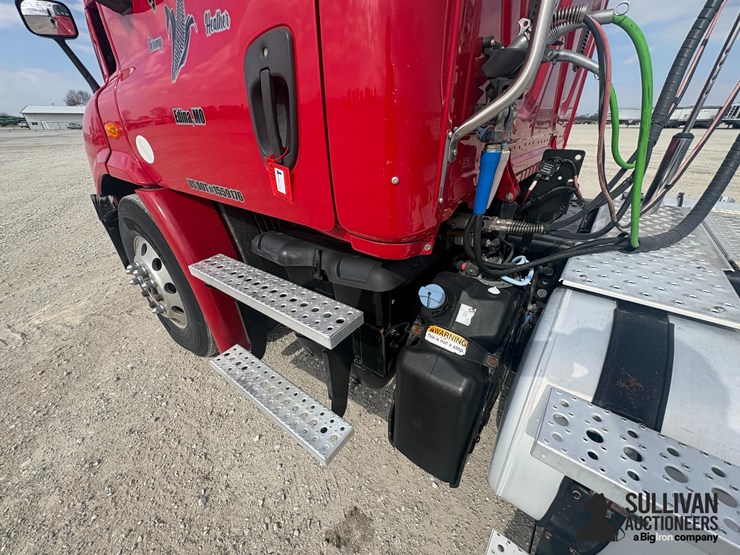 2015-freightliner-cascadia-113-image-12