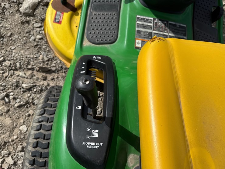 john-deere-d120-image-11