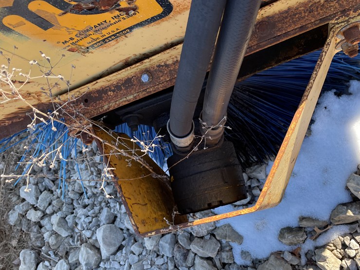 #6099-•-universal-mount-6'-mb-sweeper-image-7