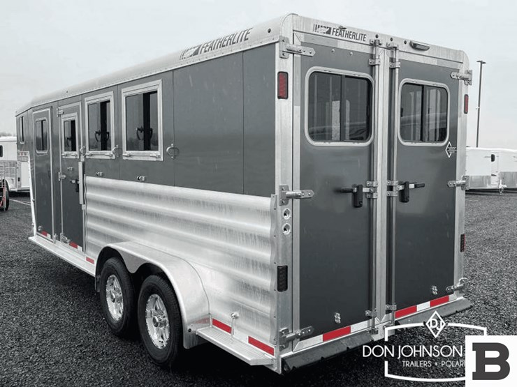 2024-featherlite-9600-7350-3-h-gooseneck-horse-trailer-image-8