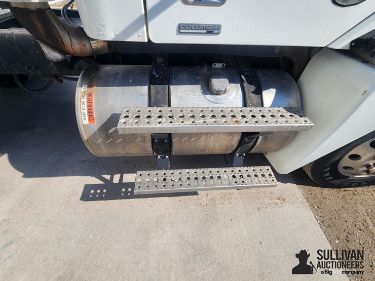 2003-freightliner-columbia-120-image-18