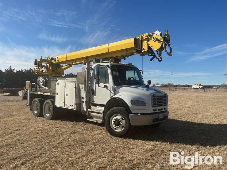 2009-freightliner-m2-106-image-3