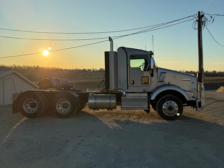 2017-kenworth-t800-image-4