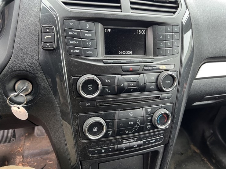 2018-ford-explorer-image-29