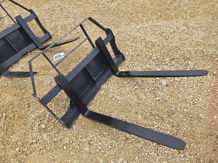 #8100-•-new-landhonor-mini-skid-steer-pallet-forks-image-1