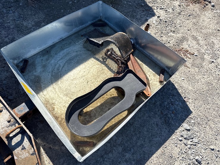 #27967-•-lot-of-chain,-receiver-hitch-&-miscellaneous-inv#-27967-image-8