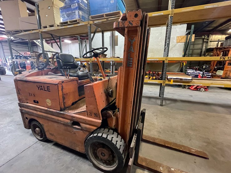 #1451-•-yale-5000-lb-lift-capacity-forklift-(pr4)-image-3