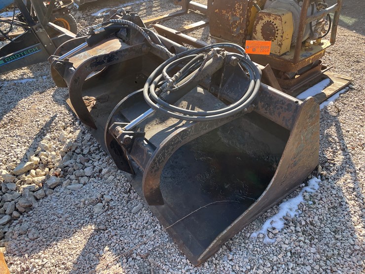 #6102-•-universal-mount-smooth-edge-grapple-bucket-image-1