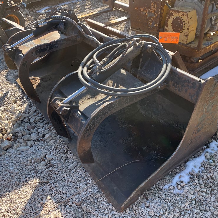 #6102 • Universal Mount Smooth Edge Grapple Bucket