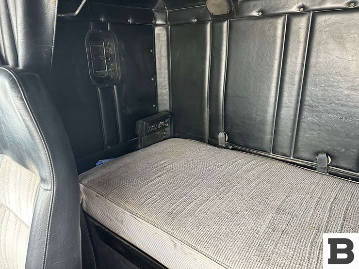 1999-freightliner-fld120-image-86