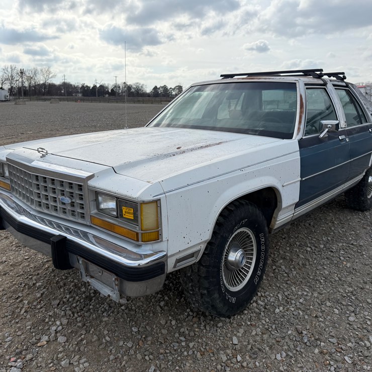 #37251 • INOP 1987 Ford Crown Victoria Sedan 2FABP74FXHX115512 Inv# 37251