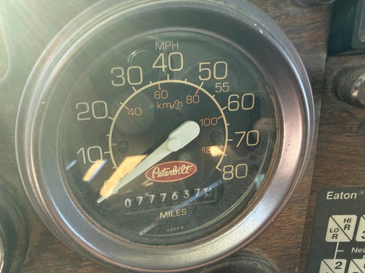 1993-peterbilt-377-image-31