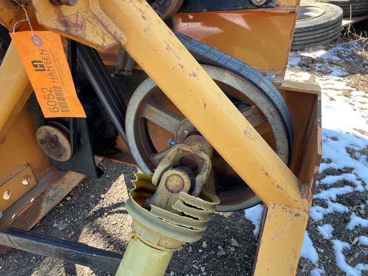 #6052-•-2000-woods-8100-chipper-image-7