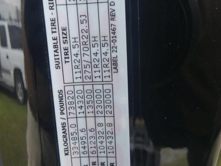 2025-peterbilt-567-image-24