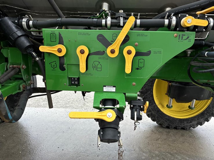2015-john-deere-r4038-image-44