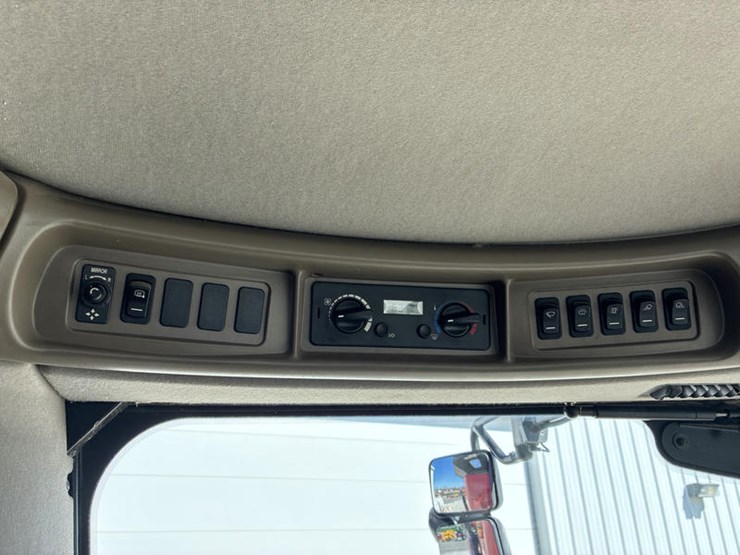 2012-case-ih-8230-image-101