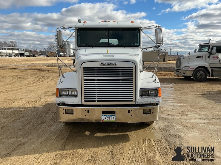 1999-freightliner-fld112-image-2
