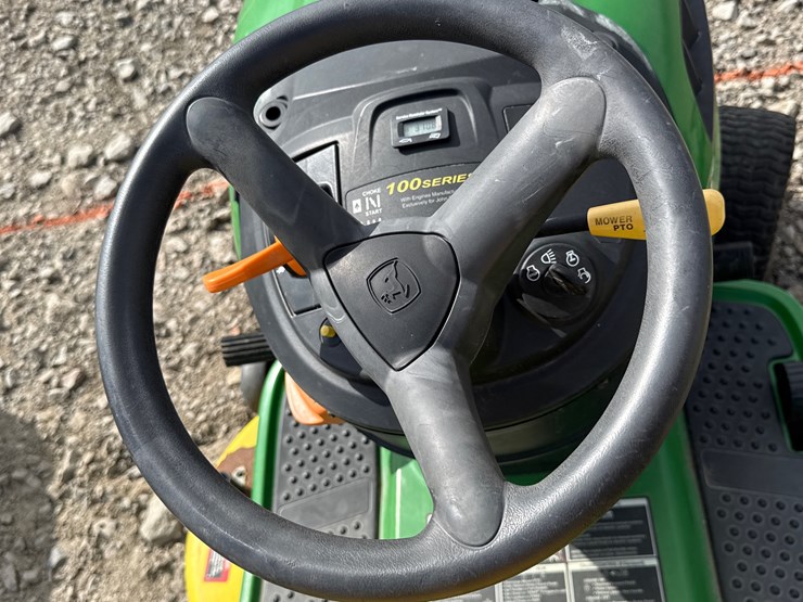 john-deere-d120-image-12