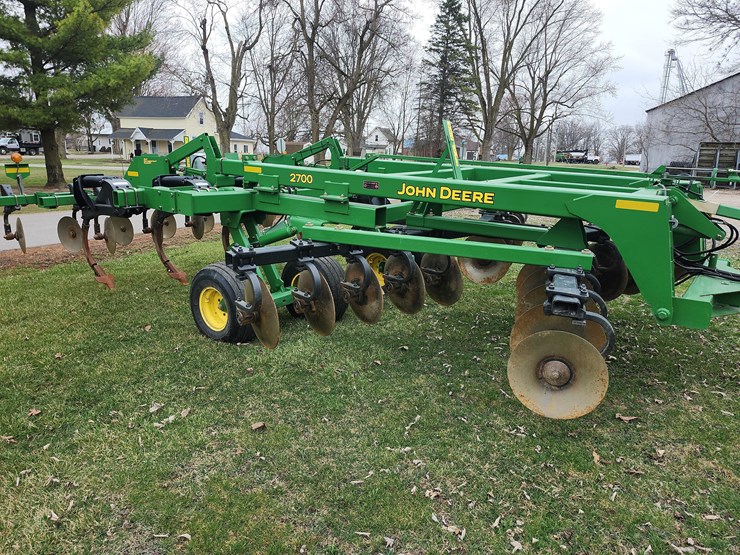 john-deere-2700-image-11