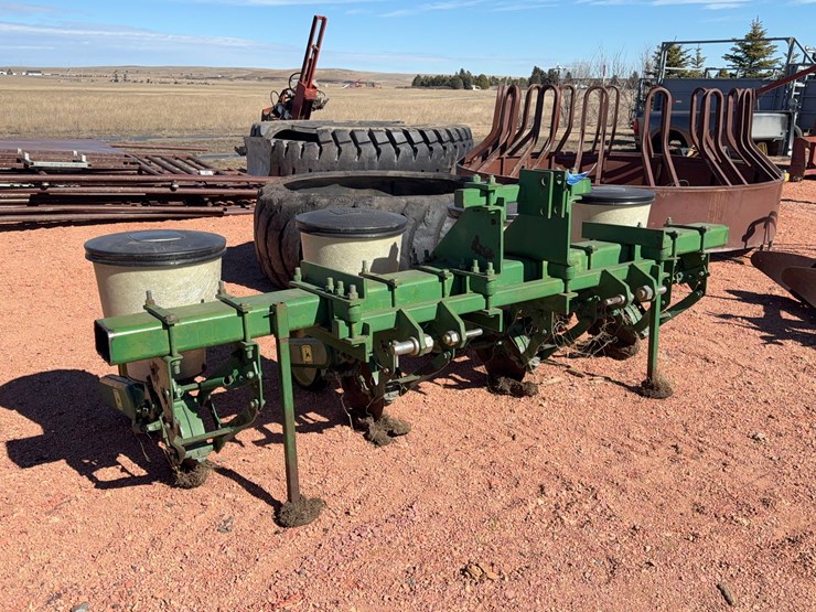 john-deere-corn-planter-image-2