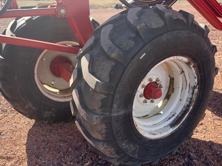 morris-contour-air-seeder-with-morris-8300-air-cart-image-23