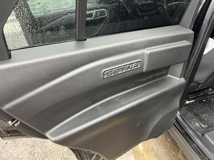 2023-ford-explorer-image-24