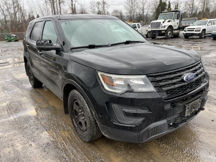 2018-ford-explorer-image-2