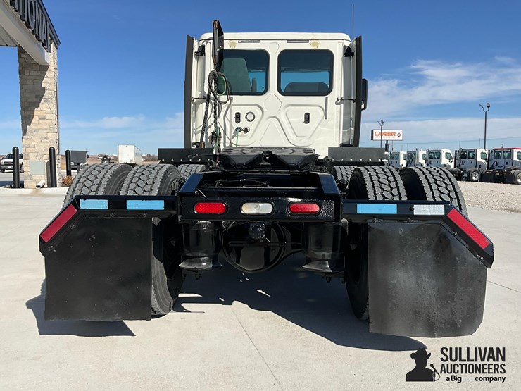 2018-freightliner-cascadia-125-image-6