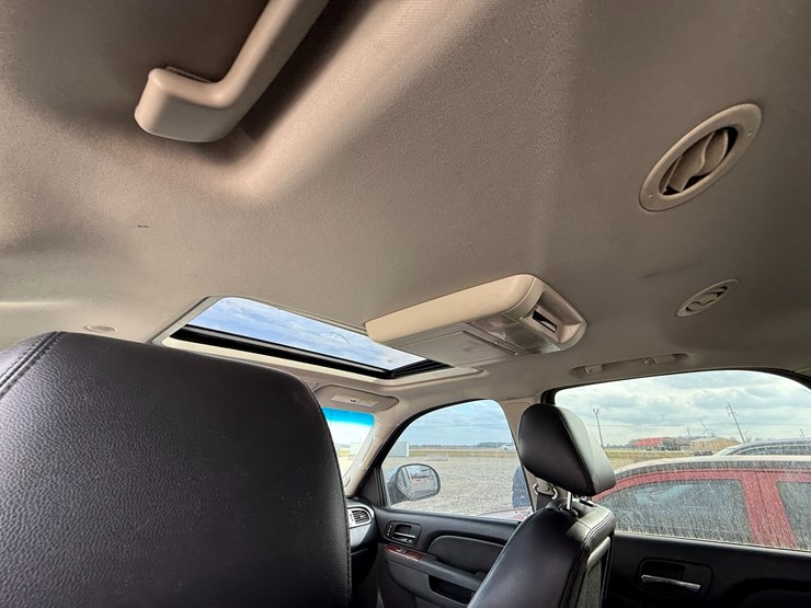 2014-chevrolet-tahoe-image-40