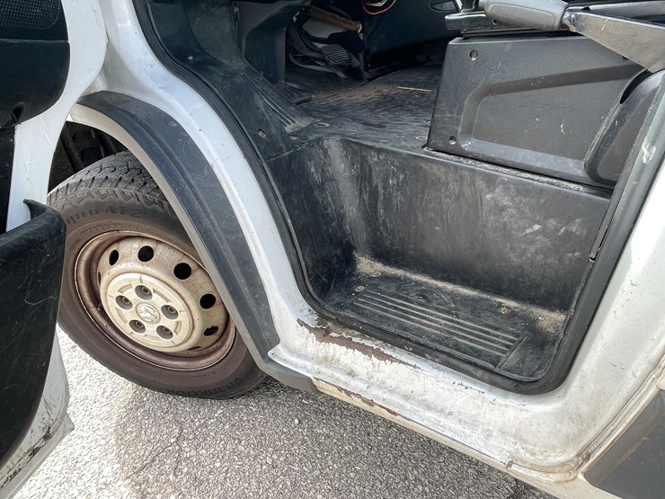 #1426-•-2016-white-ram-van-(has-wi-title)-(of)-image-44