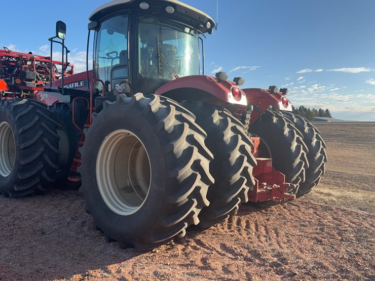 2017-versatile-375-tractor-image-9